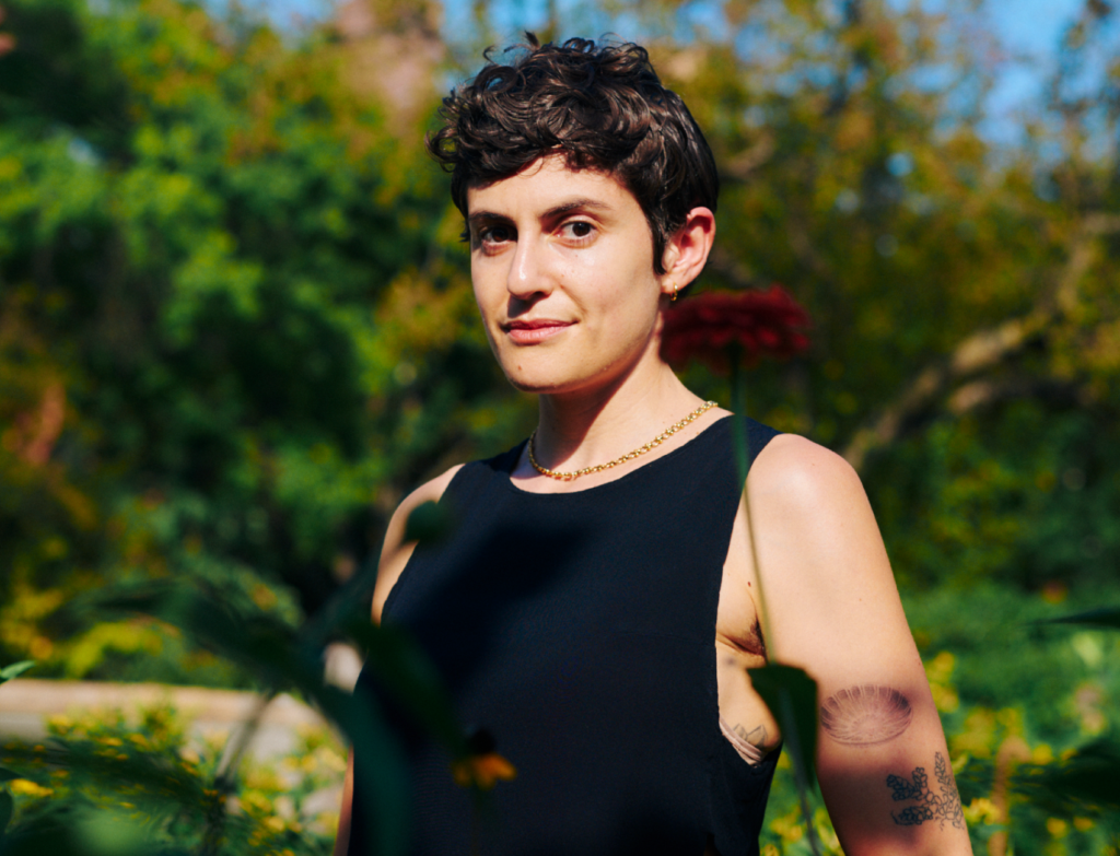 headshot of zoe schlanger